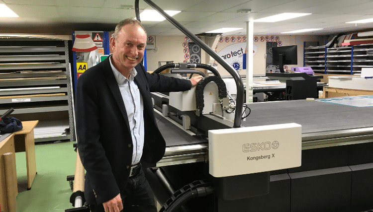 Ein Mimaki-Flachbettdrucker und ein digitaler Schneidetisch von Esko tragen zur Sicherheit des Lande