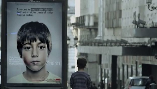 ANAR Foundation create a powerful High-Tech Lenticular Poster campaign