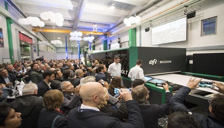 EFI präsentiert mit Reggiani Bolt den digitalen Single-Pass-Textildrucker der nächsten Generation