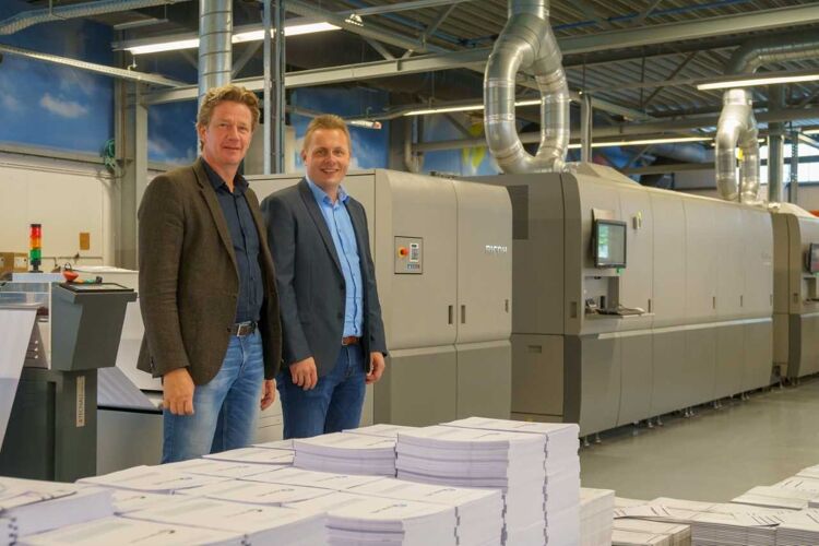 Zalsman erweitert seine Inkjet-Kapazitäten mit Europas erstem Ricoh Pro VC70000