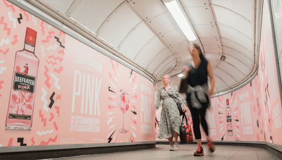 Başarının tatlı kokusu: Londra Metrosu'nda çilek kokulu grafikler