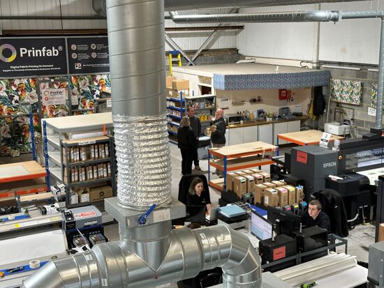 Driver on-demand trykt tekstilproduktion med Prinfab