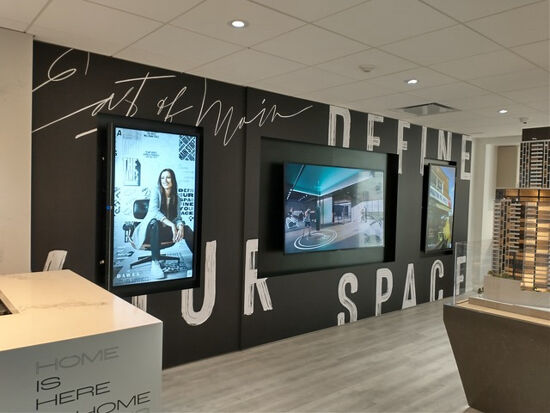 How to use both digital signage and print to create effective campaigns