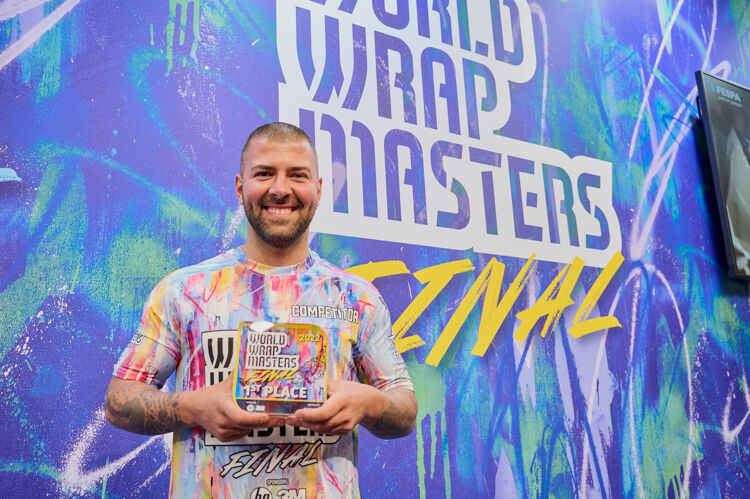 Ivan Tenchev gewinnt die World Wrap Masters-Krone für Bulgarien auf der FESPA Global Print Expo 2022