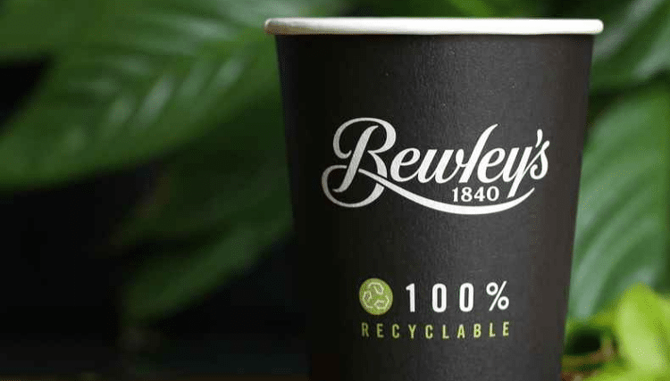Vollständig recycelbare Einwegbecher bei Flyeralarm