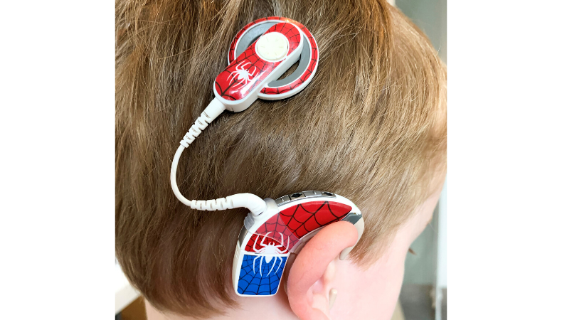 Mimaki und YPS helfen HEAROES, das Stigma der Hörprodukte von Kindern abzubauen