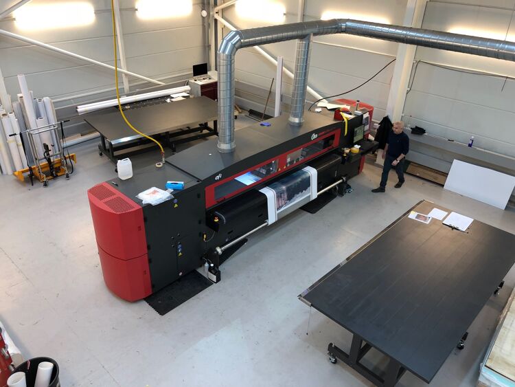 Rocket Graphics reaches new heights with EFI VUTEk LX3  printer from CMYUK